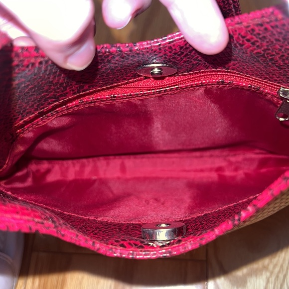Red snake print purse - Picture 2 of 2